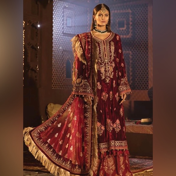 NWOT Authentic Maria B Unstitched Mbroidered Velvet Suit - Picture 2 of 7